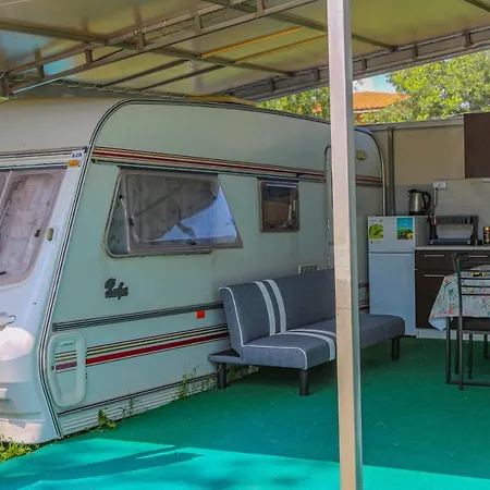 Camping Sunny House Caravans