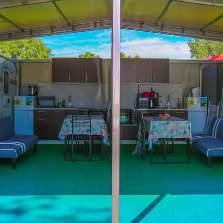 Sunny House Caravans Camping