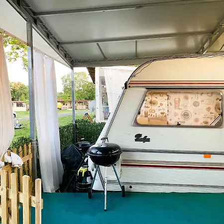 مكان تخييم Sunny House Caravans *
